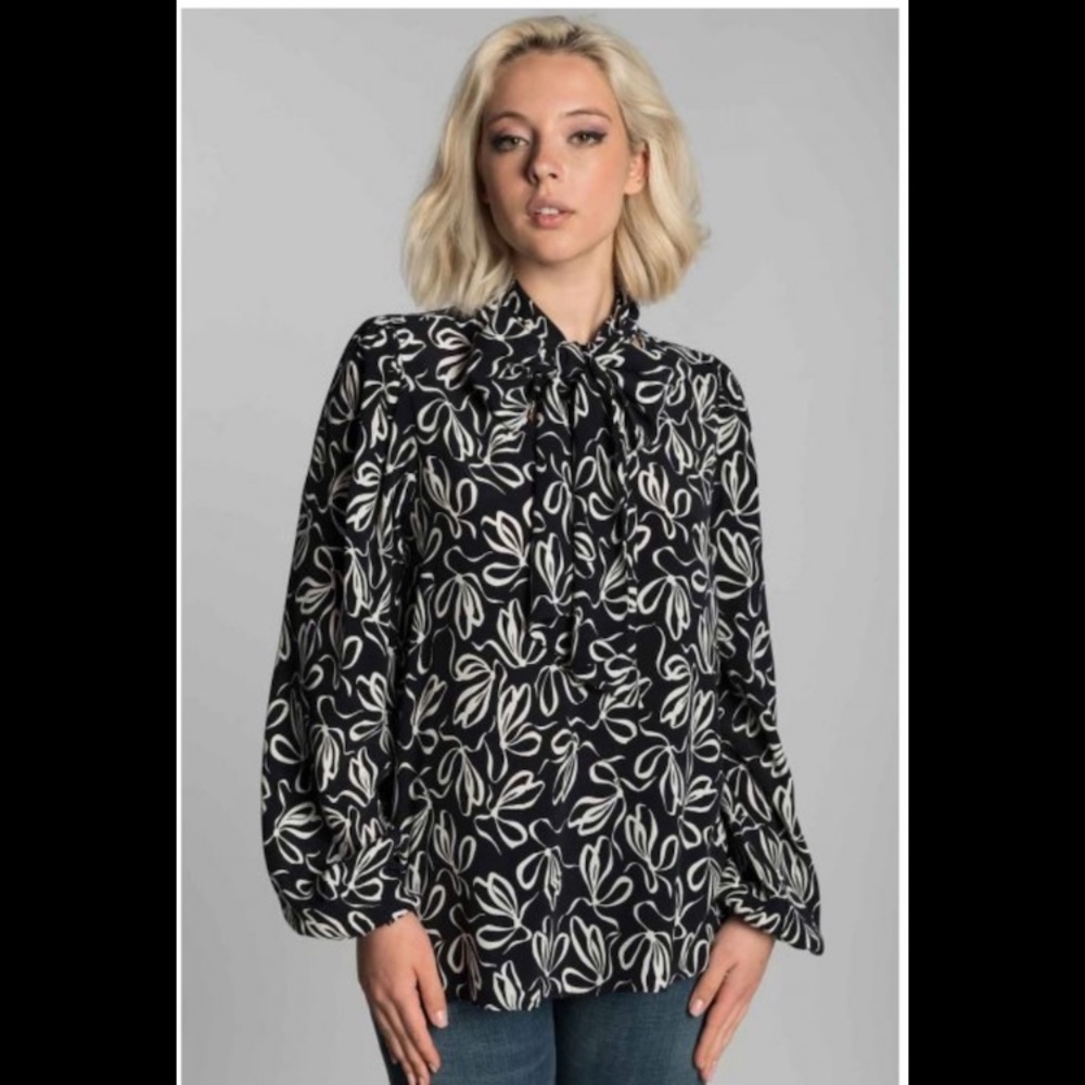 NWOT!! Ted Baker V Neck With Tie Neck Print Blouse Dark Navy Size 1 (US 4)